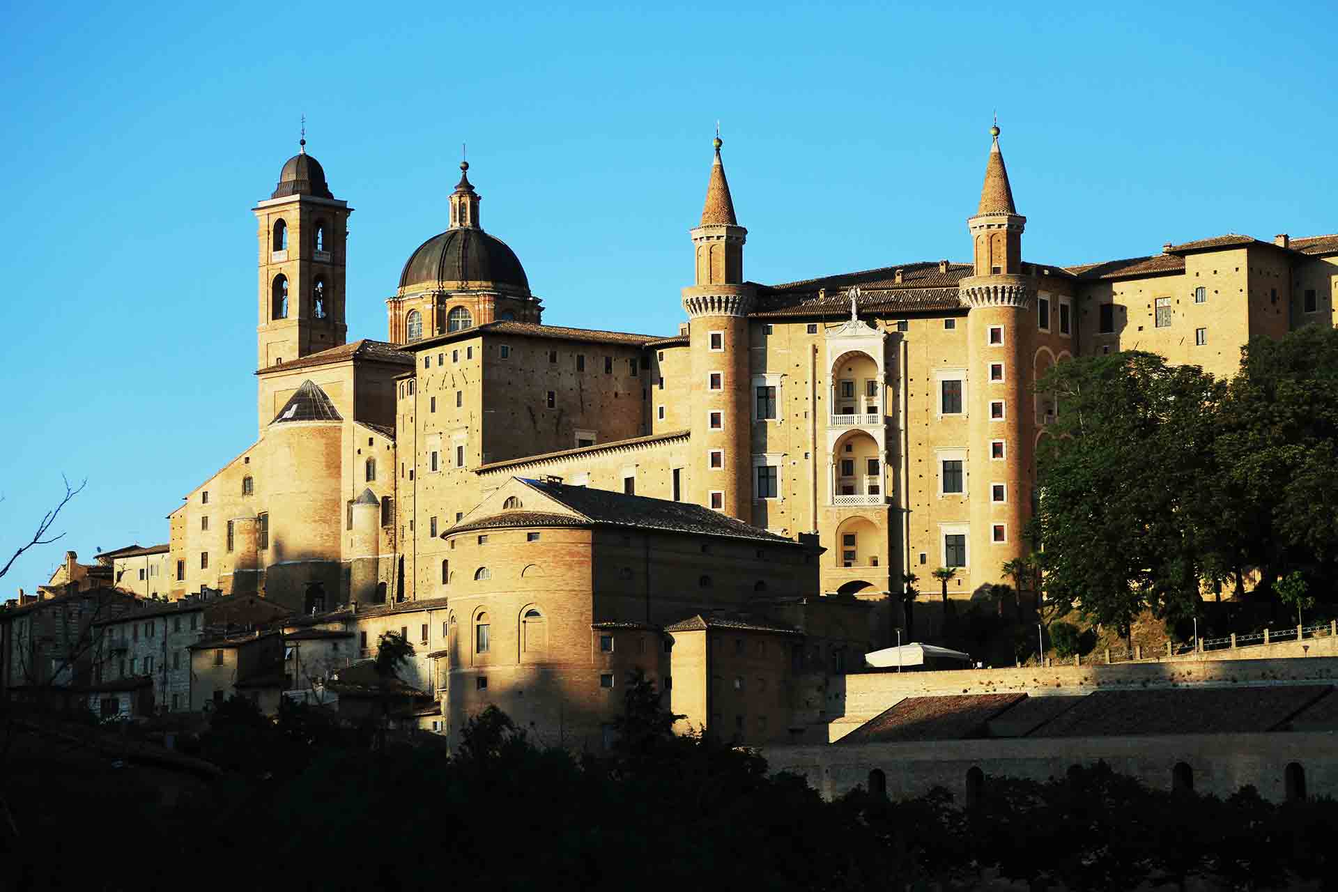 Urbino-i-piaceri-dei-paesaggi-infiniti